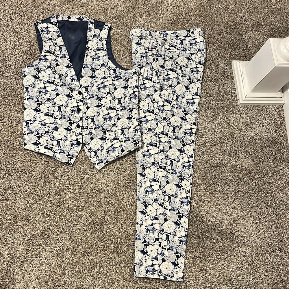 Bar III Blue and White Floral Slim Fit Vest and Pants